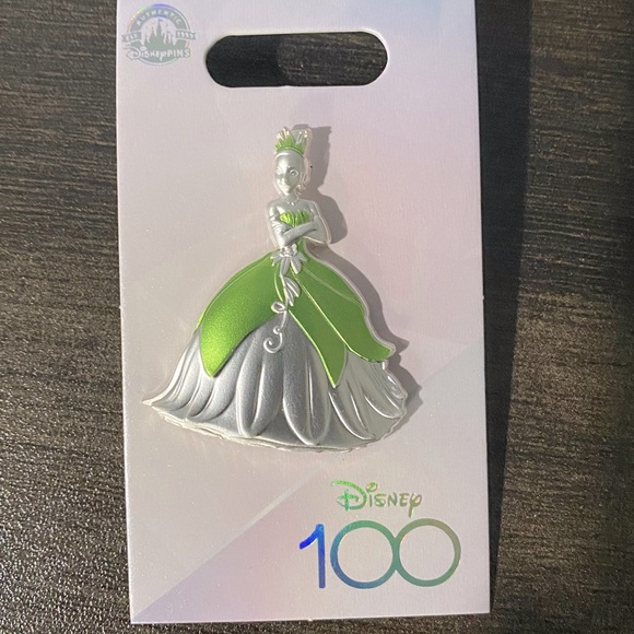 Disney Accessories - Princess Tiana pin